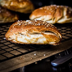 homemade vegan fluffy pretzel corners / Nina Bolders Food Photography