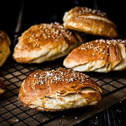 bild von veganen Laugenecken, selbst gebacken