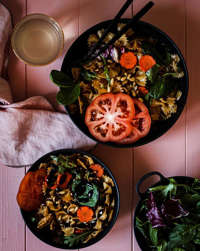 bild von veganer Nudelpfanne