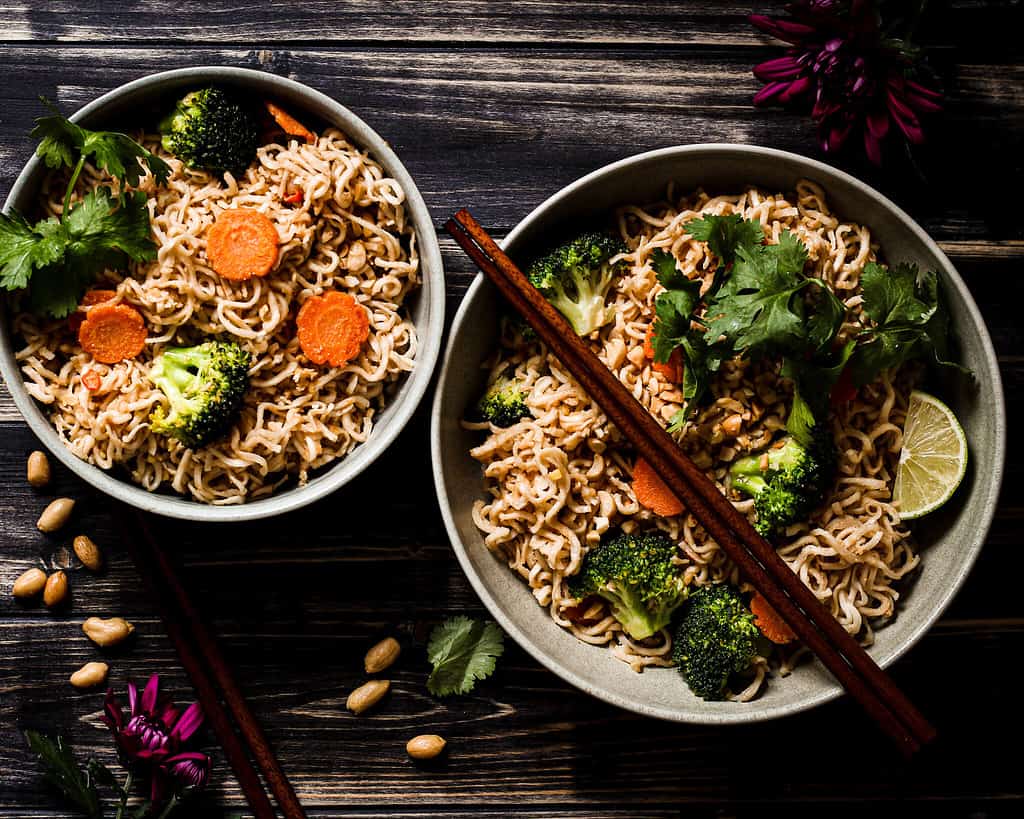 picture of peanut noodles