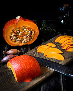 picture of cutting Hokkaido pumpkin