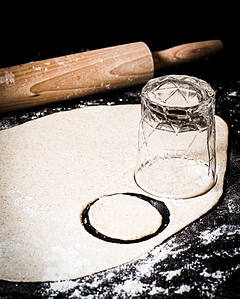 picture of rolling dough for ravioli