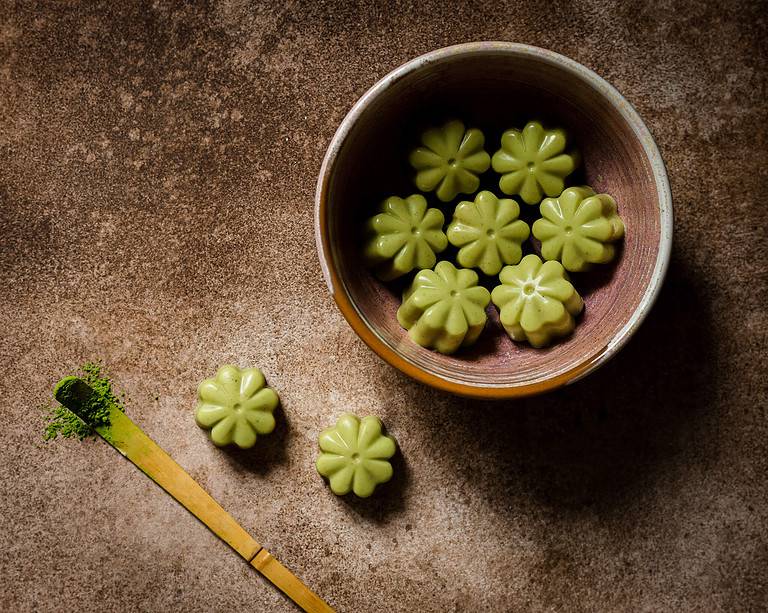 easy vegan matcha pralines/ presents for vegans