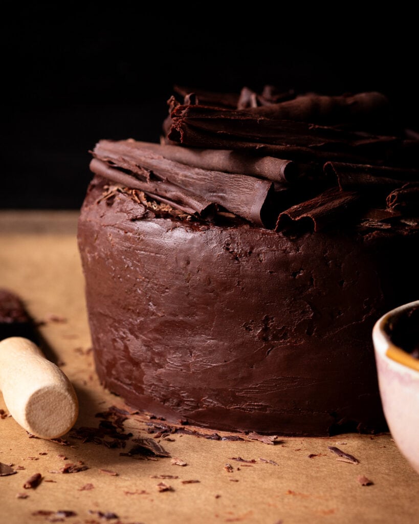 frosted chocolate cake