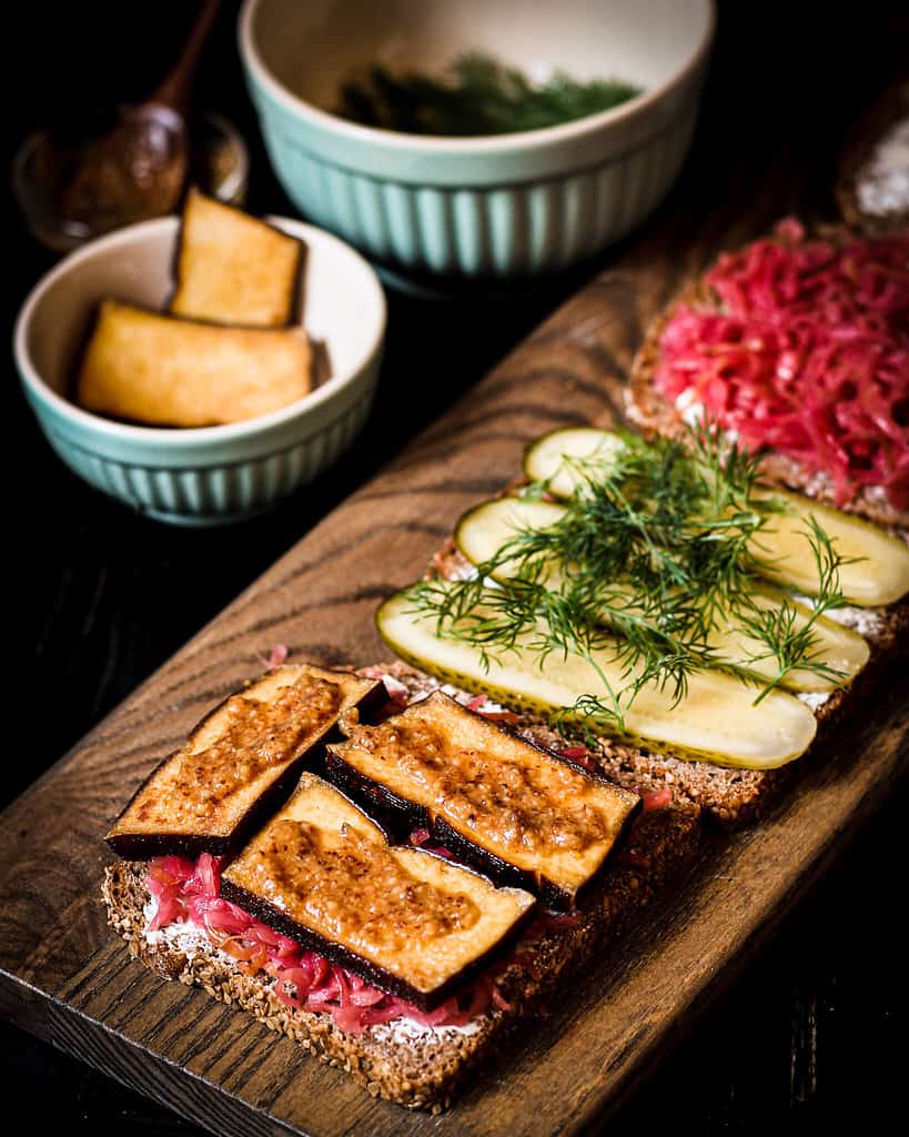 Sauerkraut-Sandwich zusammensetzen