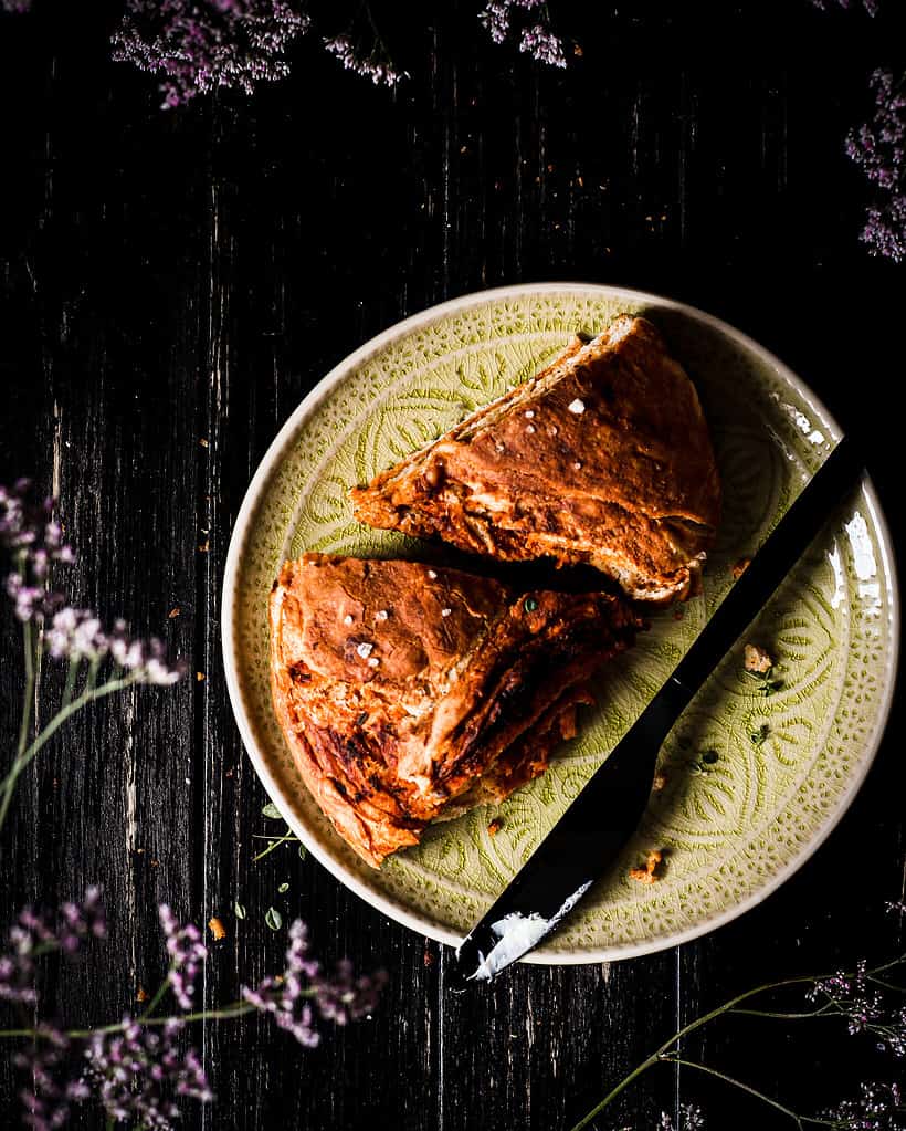 Laugenpizza twist bread in Stücke geschnitten