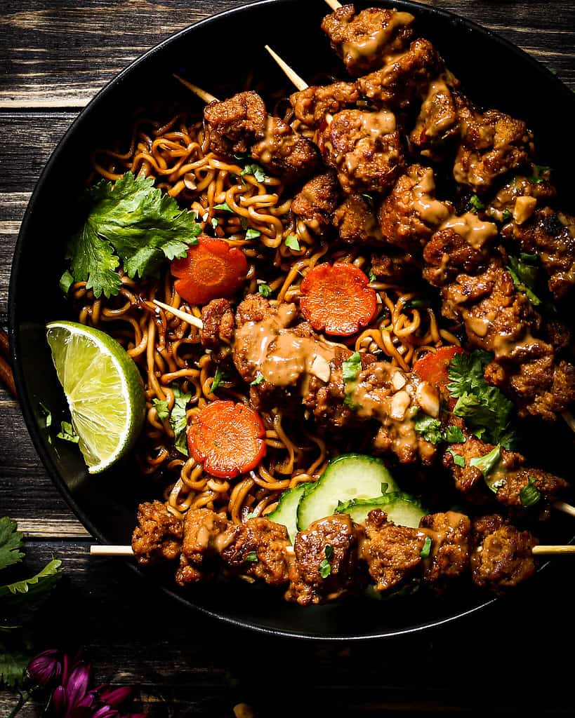 picture of seitan satay with bami goring