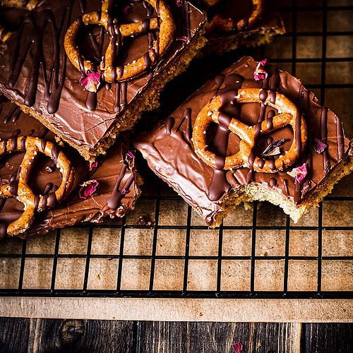 Vegan chocolate pretzel bars