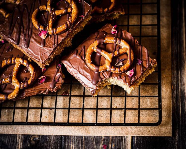 Vegan chocolate pretzel bars