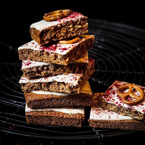 WHITE CHOCOLATE RASPBERRY PRETZEL BARS/ Nina Bolders Food Photography