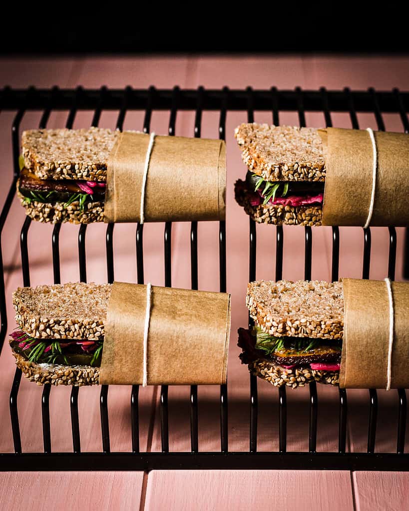 Bild von Sauerkraut-Sandwiches inspiriert von Wayne Thiebaud