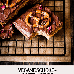 Vegane Schoko-Brezel-Kekse mit knuspriger salziger Brezel, knackiger kühler Schokoladenschicht und weichem Kuchen
