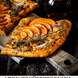 Knusprige frische Hokkaido-Za'atar-Focaccia mit Kürbis, Olivenöl und der Gewürzmischung Za'atar kannst du ganz einfach selber backen
