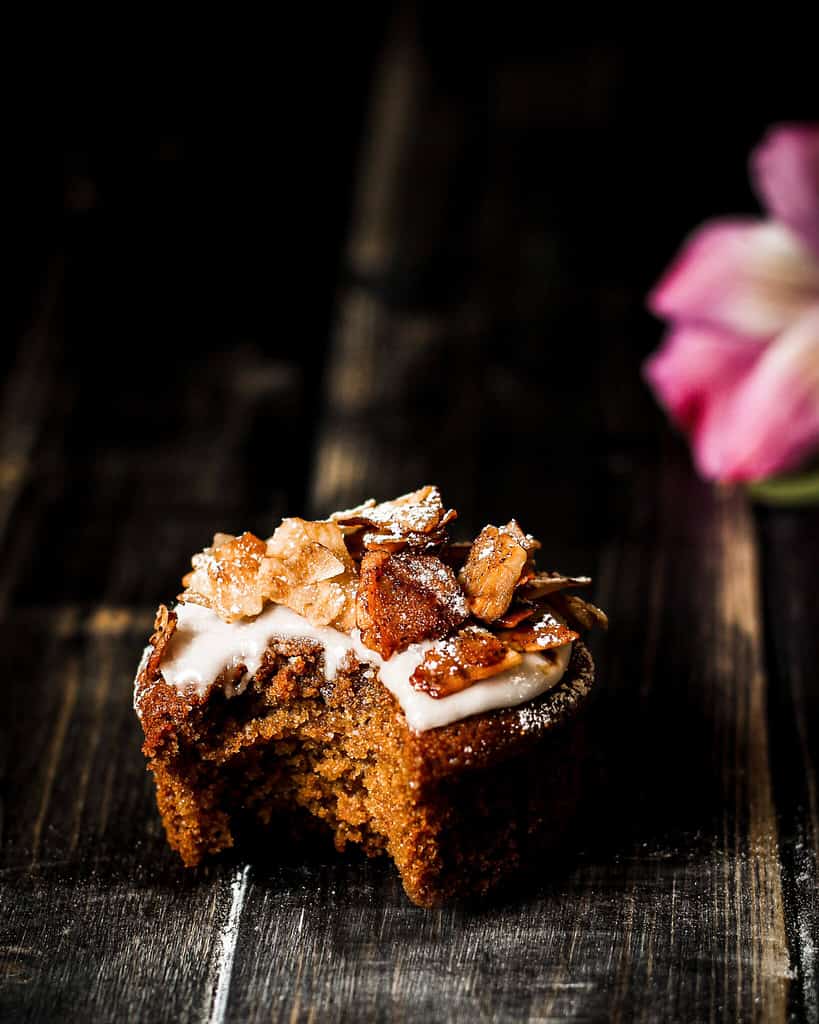 Kokos Bacon Muffins machen sich auch gut auf dem veganen Brunch-Buffet