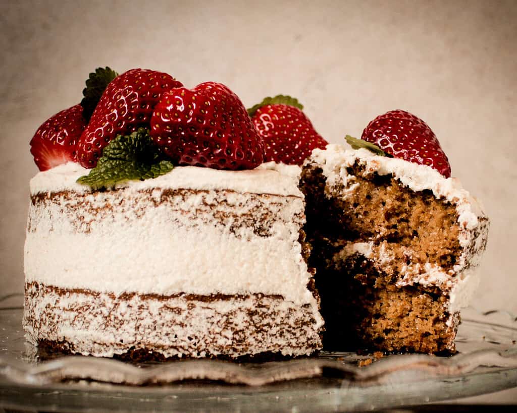 vegan strawberry cake 