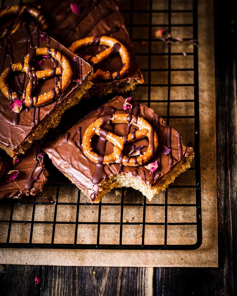 chocolate pretzel bars/ Nina Bolders Food Photography