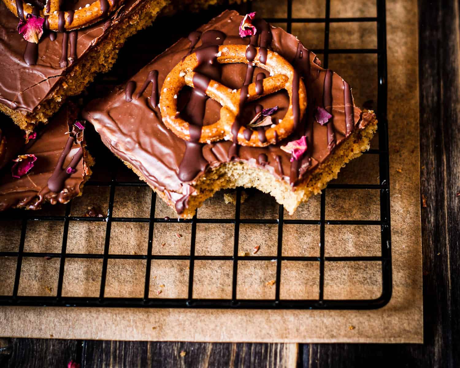 chocolate pretzel bars/ Nina Bolders Food Photography
