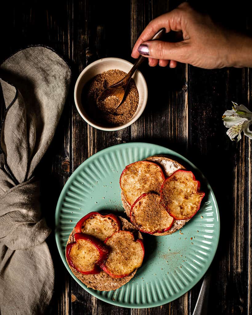 Bagel with Apple & Spice