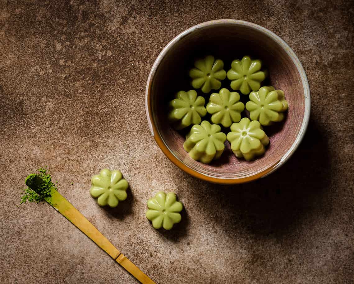 vegane matcha-knusper-pralinen /geschenke für Veganer