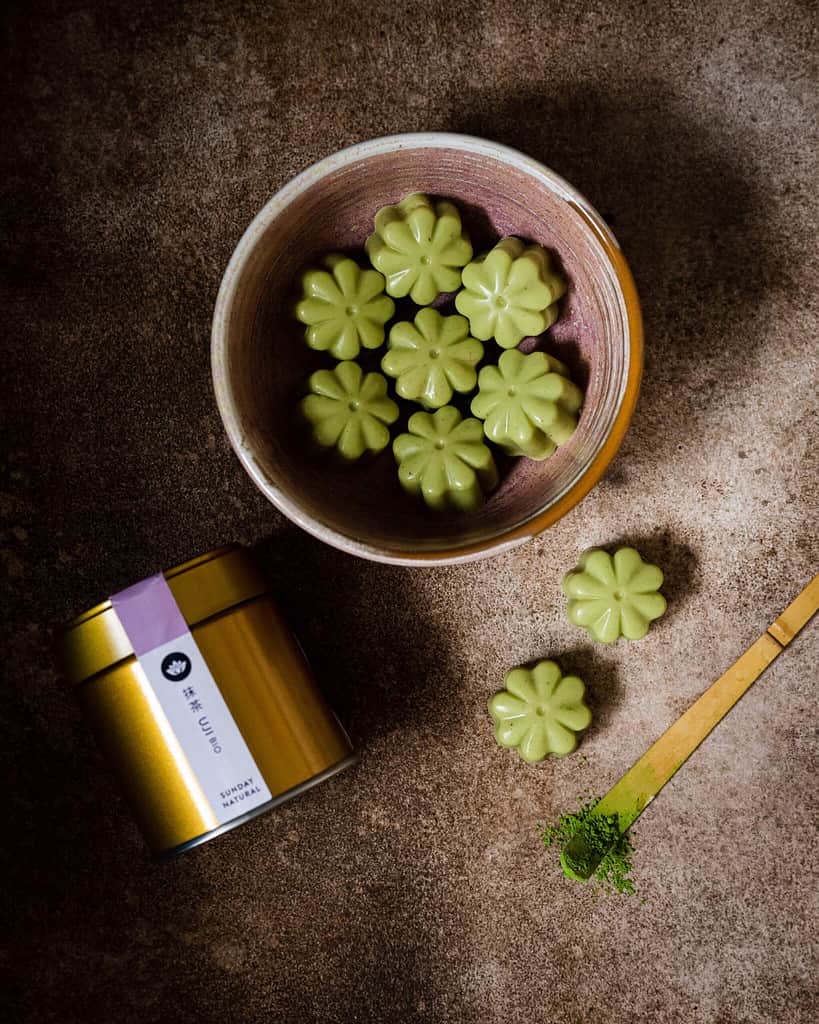 matcha pralines with matcha