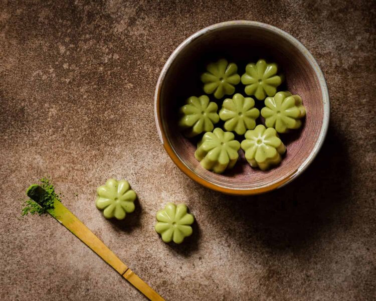 easy vegan matcha pralines/ presents for vegans