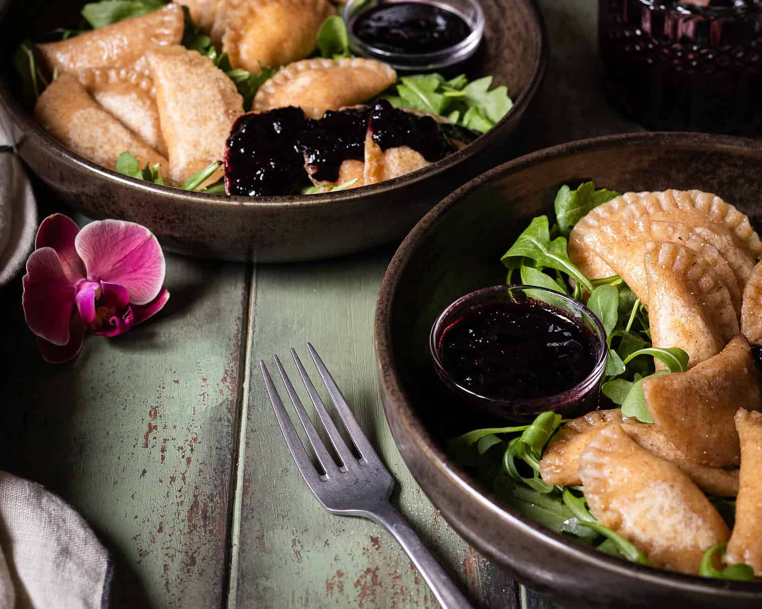 Vegane Käse-Ravioli mit Blaubeer-Balsamico-Sauce/ Rezept