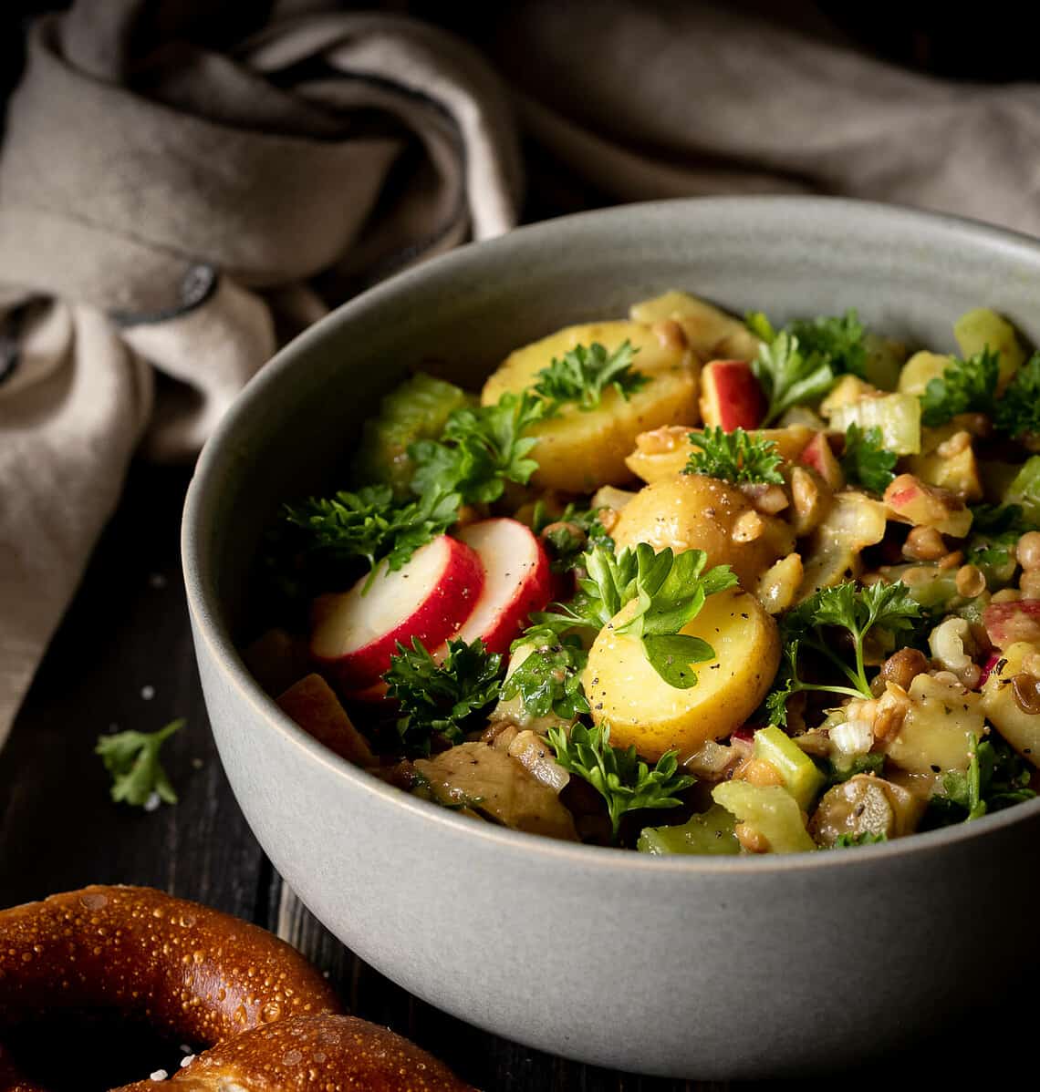 Veganer Superfood Kartoffelsalat mit Apfel/ Rezept