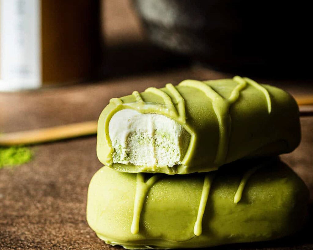 veganes Matcha eis am Stiel