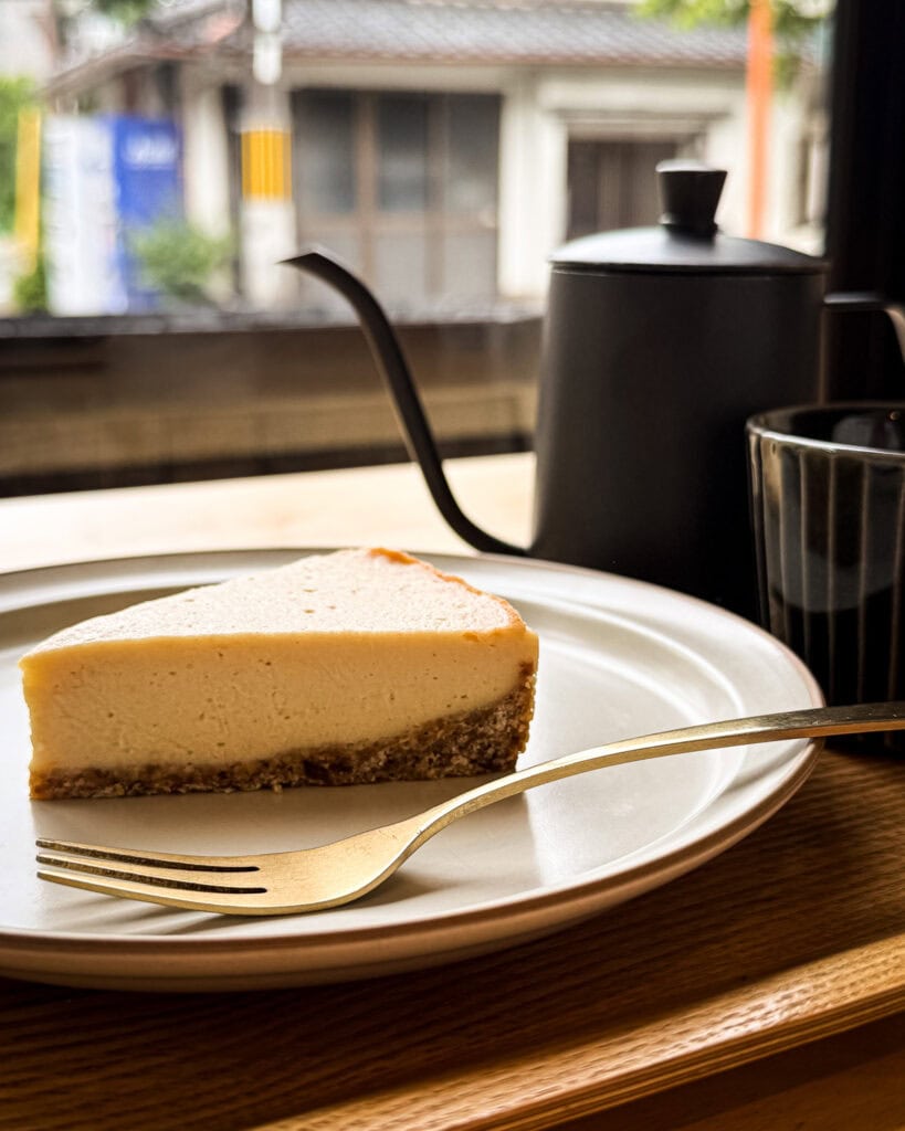 Veganer Cheesecake bei Musubi Sweets Factory in Arashiyama