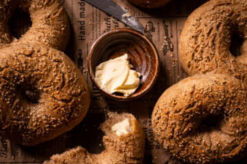 Dinkelbagels mit Hanfsamen