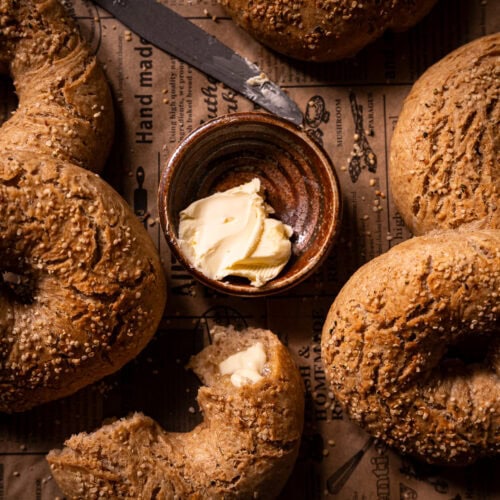 vegan spelt bagels with hemp seeds