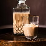 Veganer Baileys in hübscher Karaffe als Geschenk