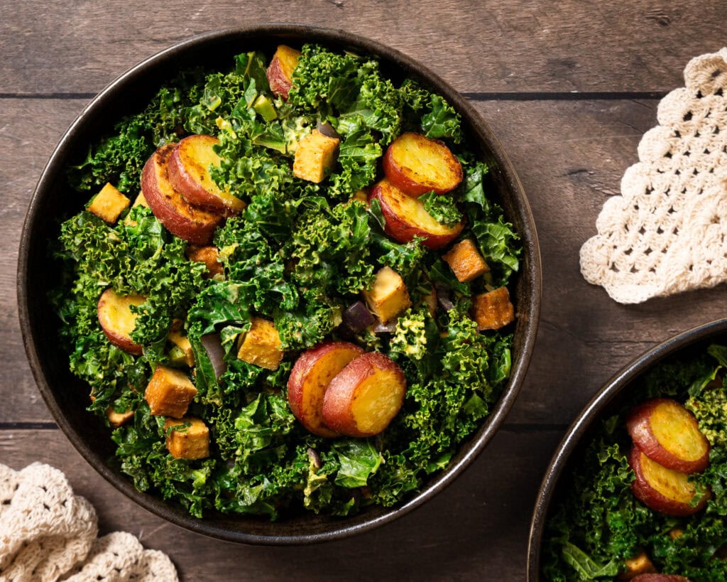 Vegane Grünkohlpfanne mit Räuchertofu