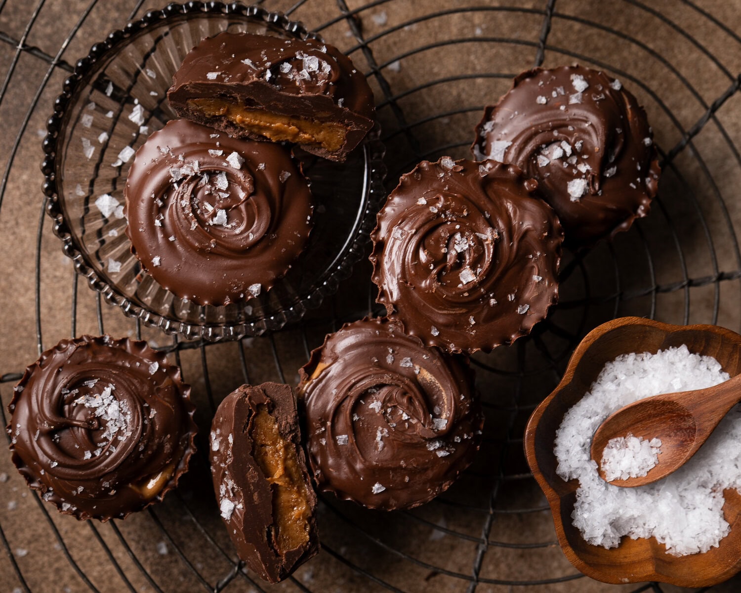 homemade vegan chocolate cups with vego melts, maple syrup and flaky salt