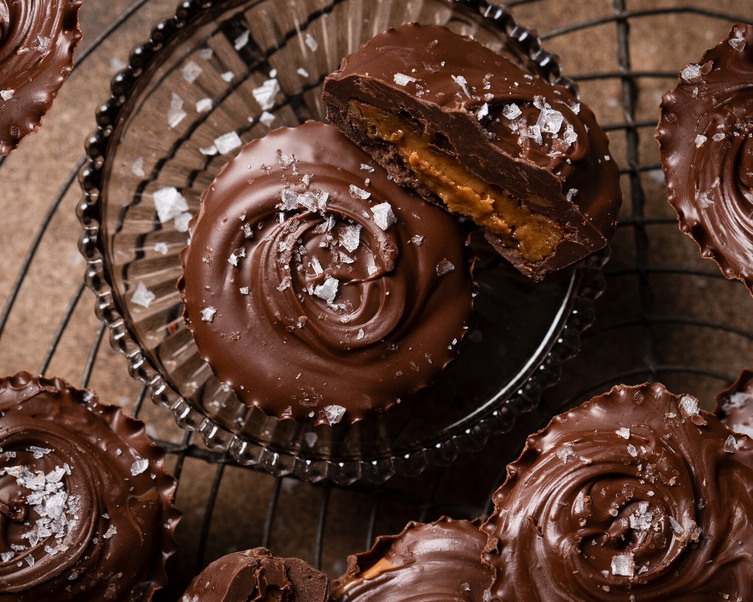 Mandelbutter-Cups mit Fleur de Sel