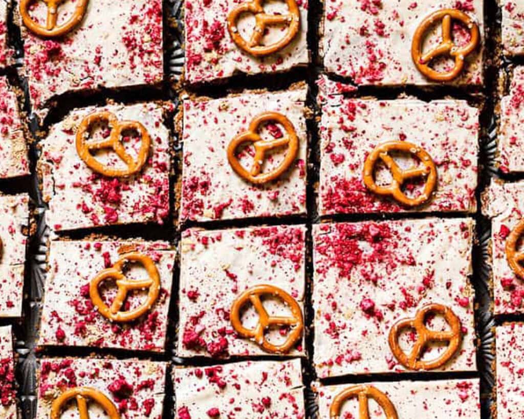Raspberry Sheet Cake with white chocolate (vegan)