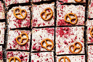 Raspberry Sheet Cake with white chocolate (vegan)