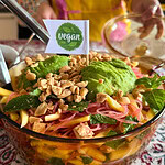 Glasnudelsalat auf dem Partybuffet
